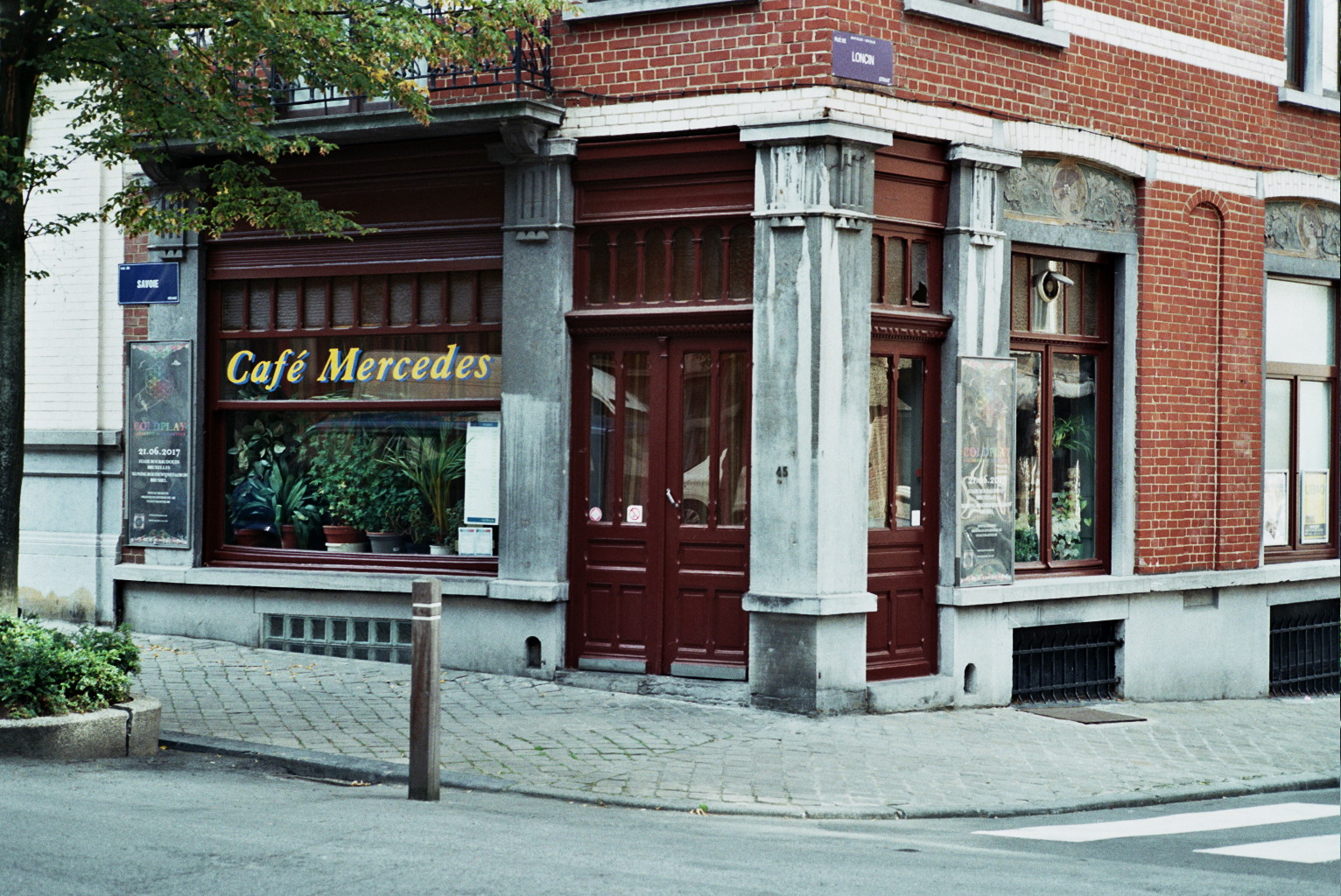 Corner bar in hip Saint Gilles Brussels