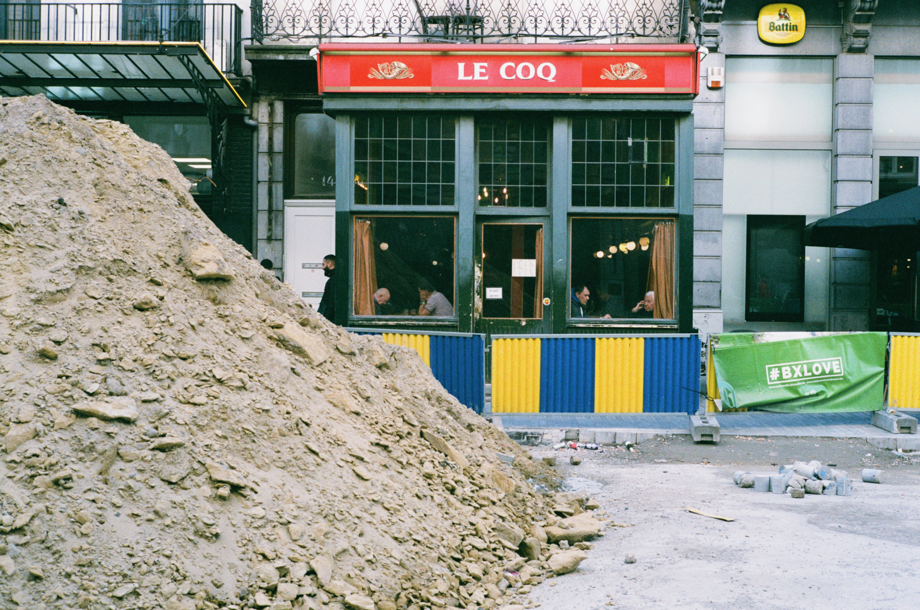 Le coq, a local pub in Brussels. During the construction works